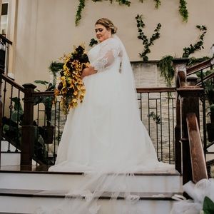 Size 22 wedding dress perfect condition! $850 obo